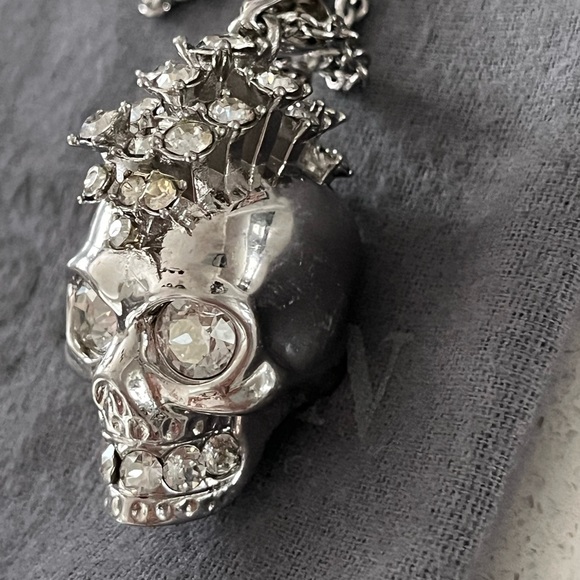 Alexander McQueen Silver Skull Pendant Necklace - Picture 11 of 16